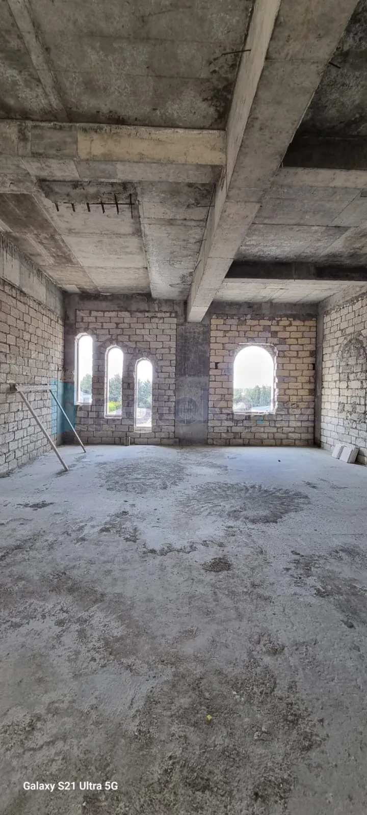 Satılır 15 otaqlı həyət evi 1500 m²