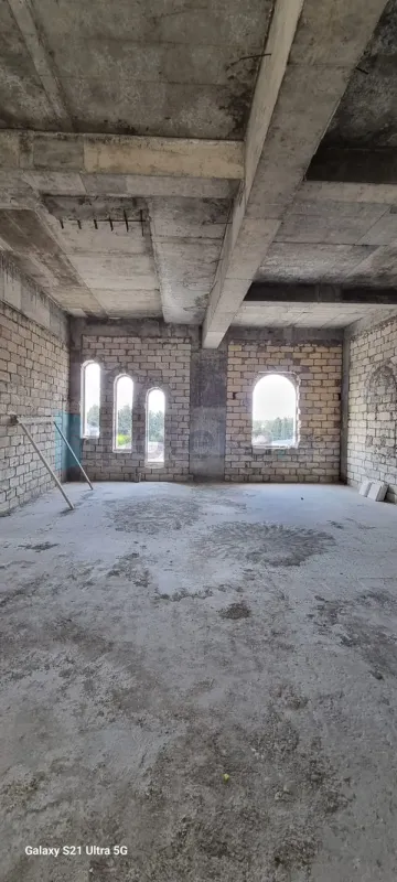 Satılır 15 otaqlı həyət evi 1500 m²