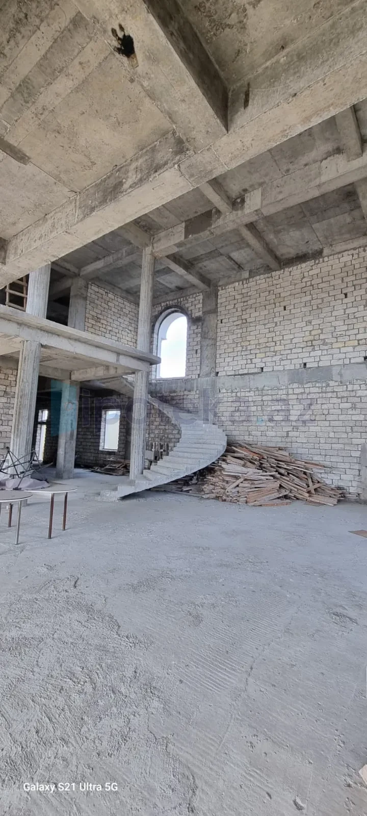 Satılır 15 otaqlı həyət evi 1500 m²