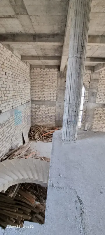 Satılır 15 otaqlı həyət evi 1500 m²