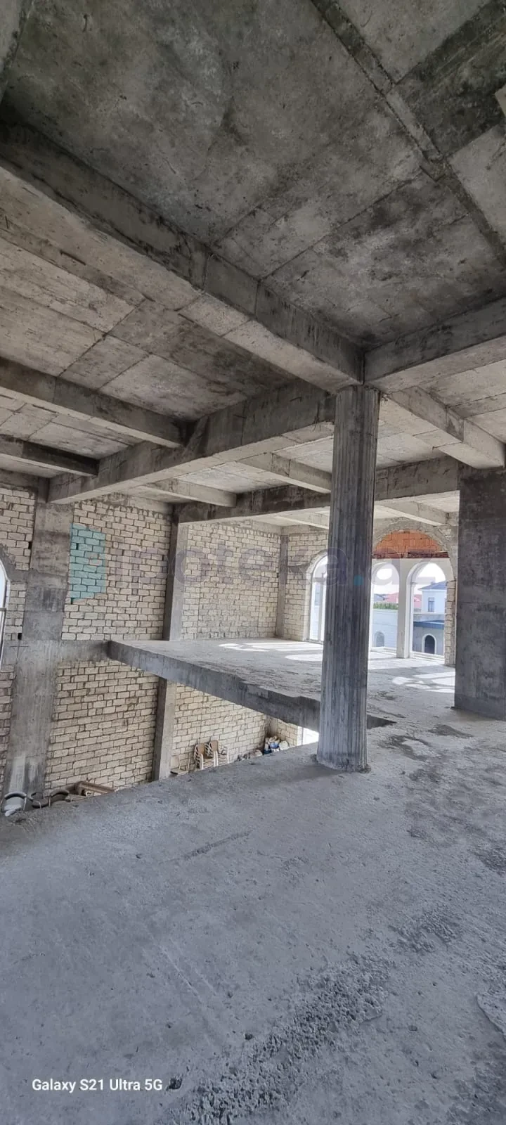 Satılır 15 otaqlı həyət evi 1500 m²