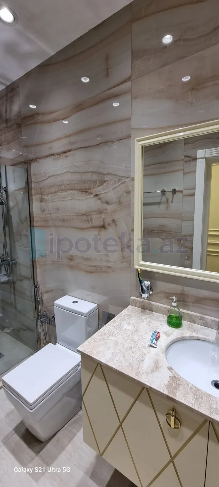 Satılır 15 otaqlı həyət evi 1500 m²