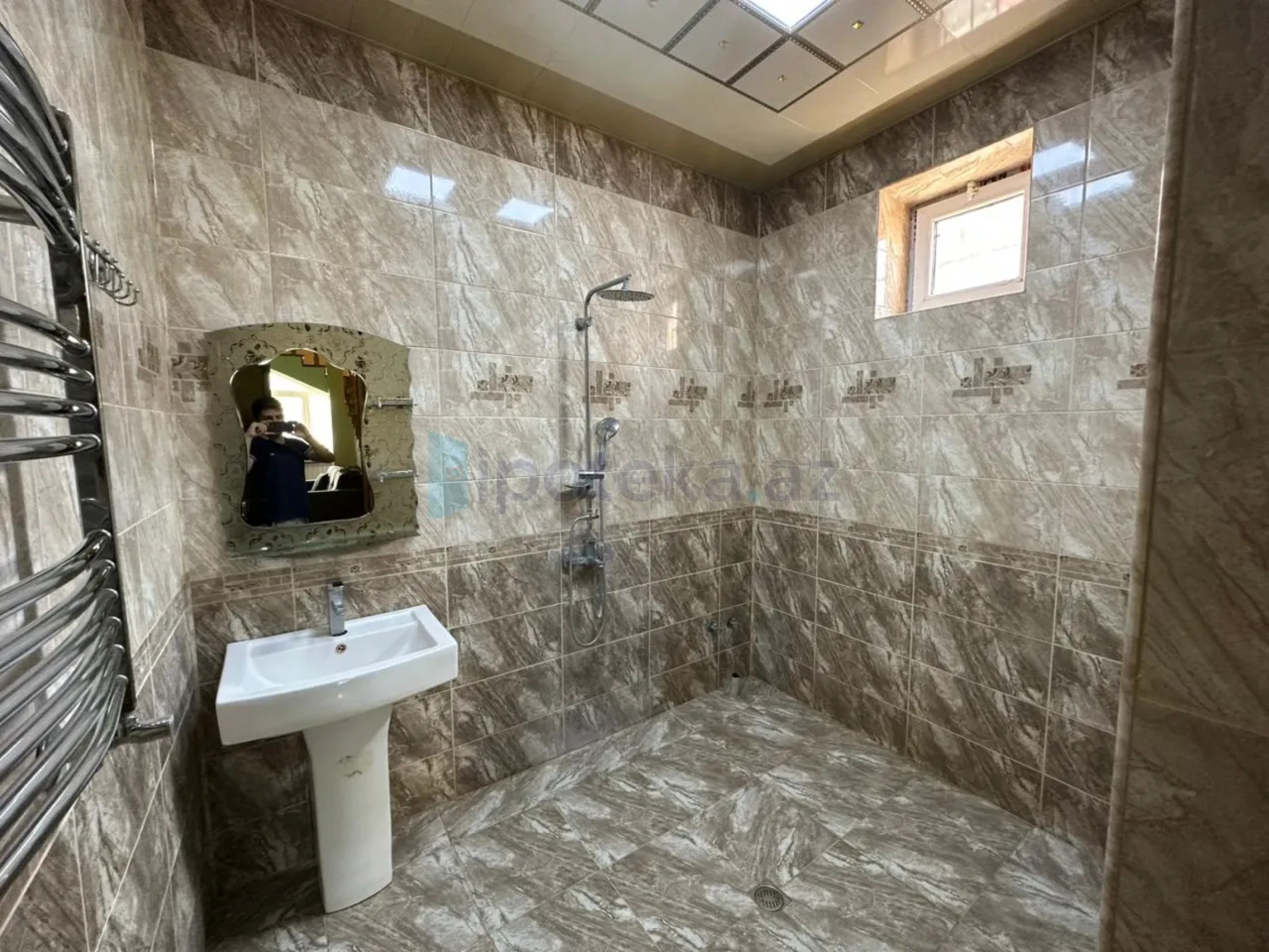 Satılır 5 otaqlı həyət evi 200 m²