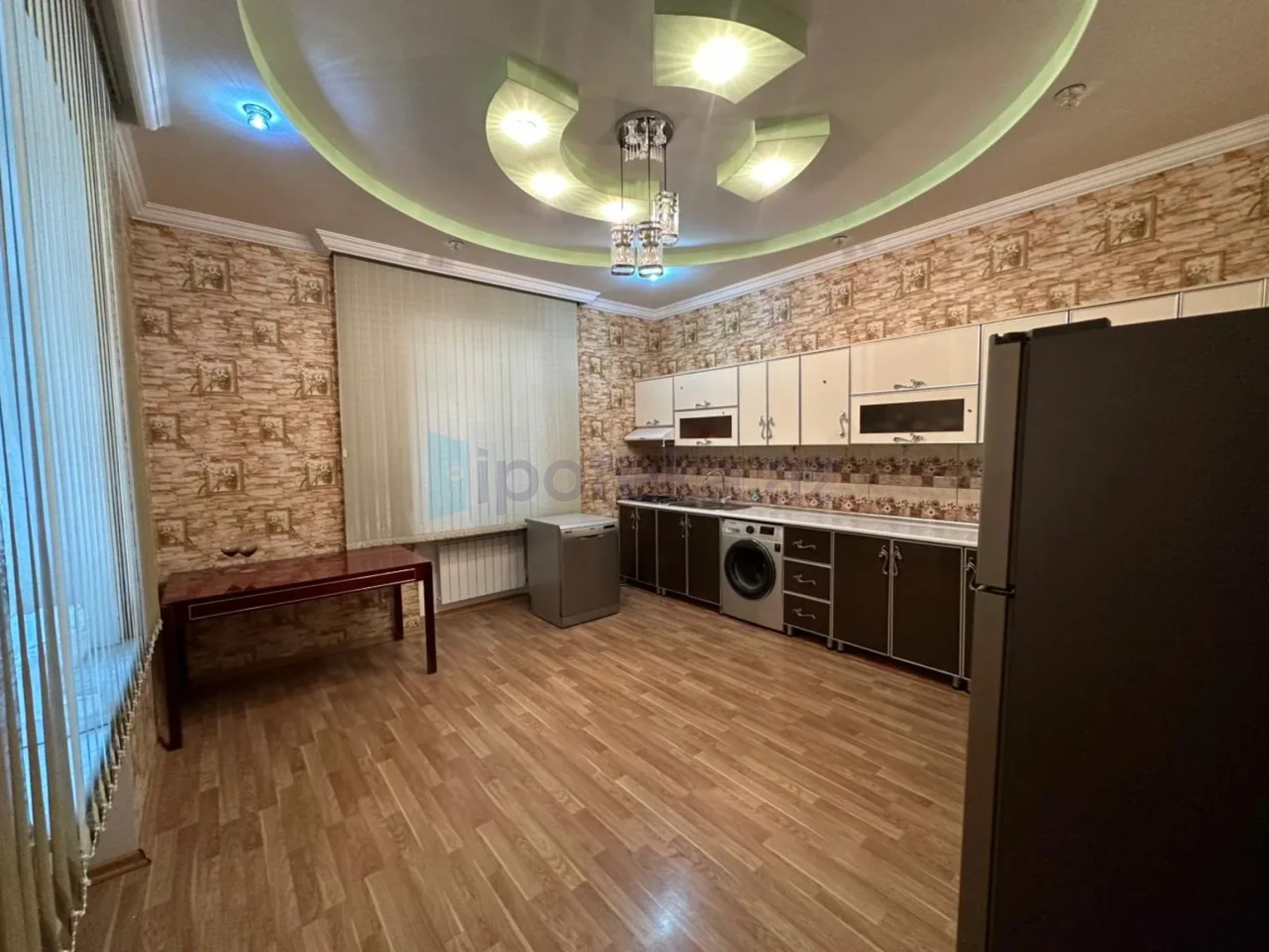 Satılır 5 otaqlı həyət evi 200 m²