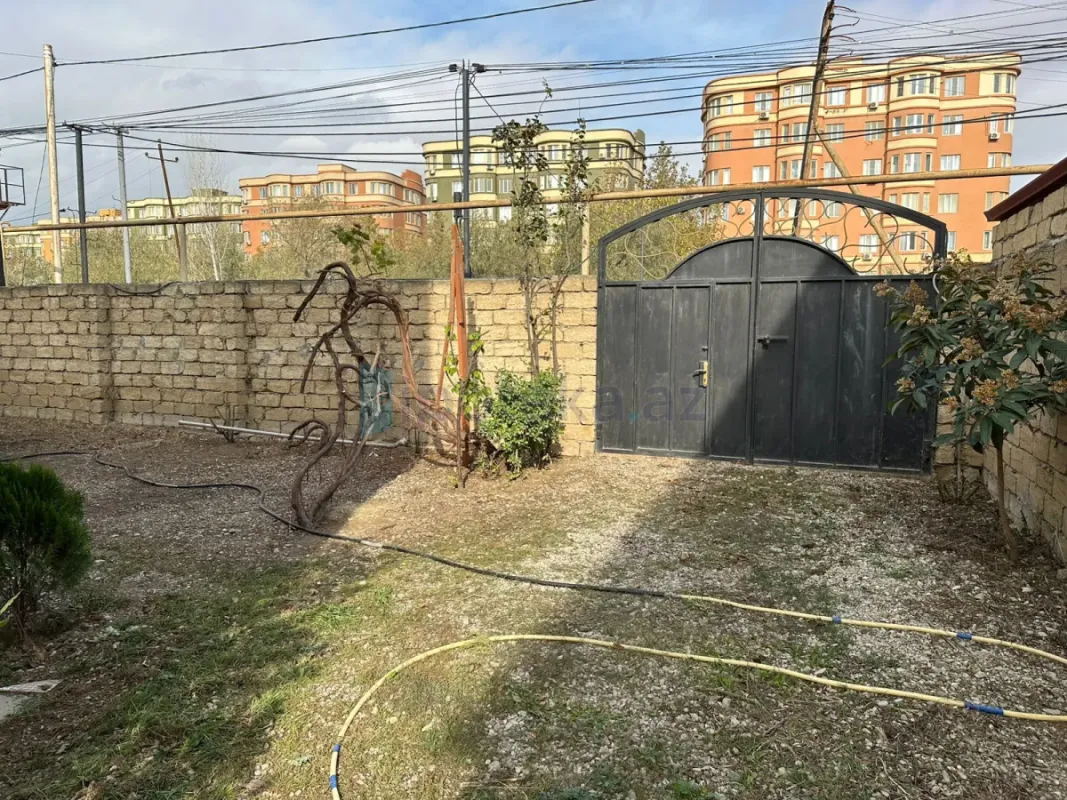 Satılır 5 otaqlı həyət evi 200 m²