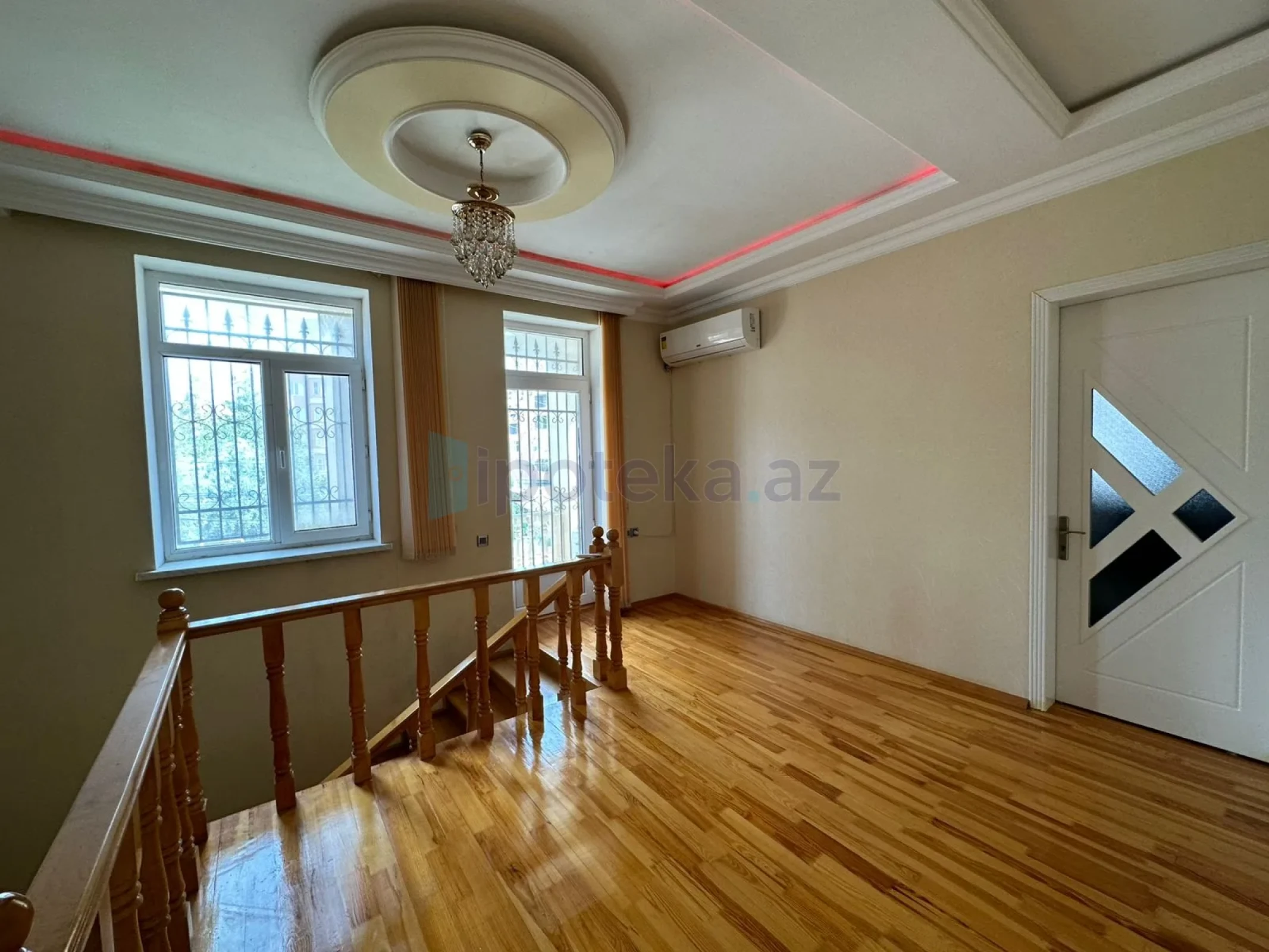 Satılır 5 otaqlı həyət evi 200 m²