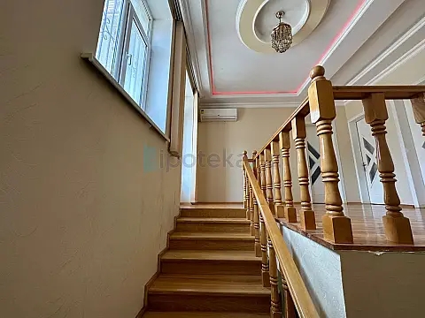 Satılır 5 otaqlı həyət evi 200 m²