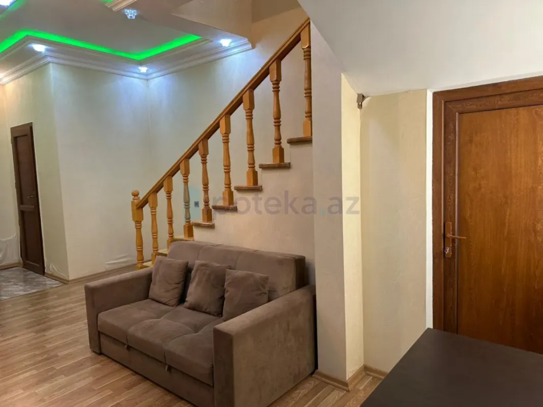 Satılır 5 otaqlı həyət evi 200 m²