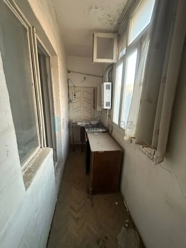 Satılır 1 otaqlı köhnə tikili 42 m²