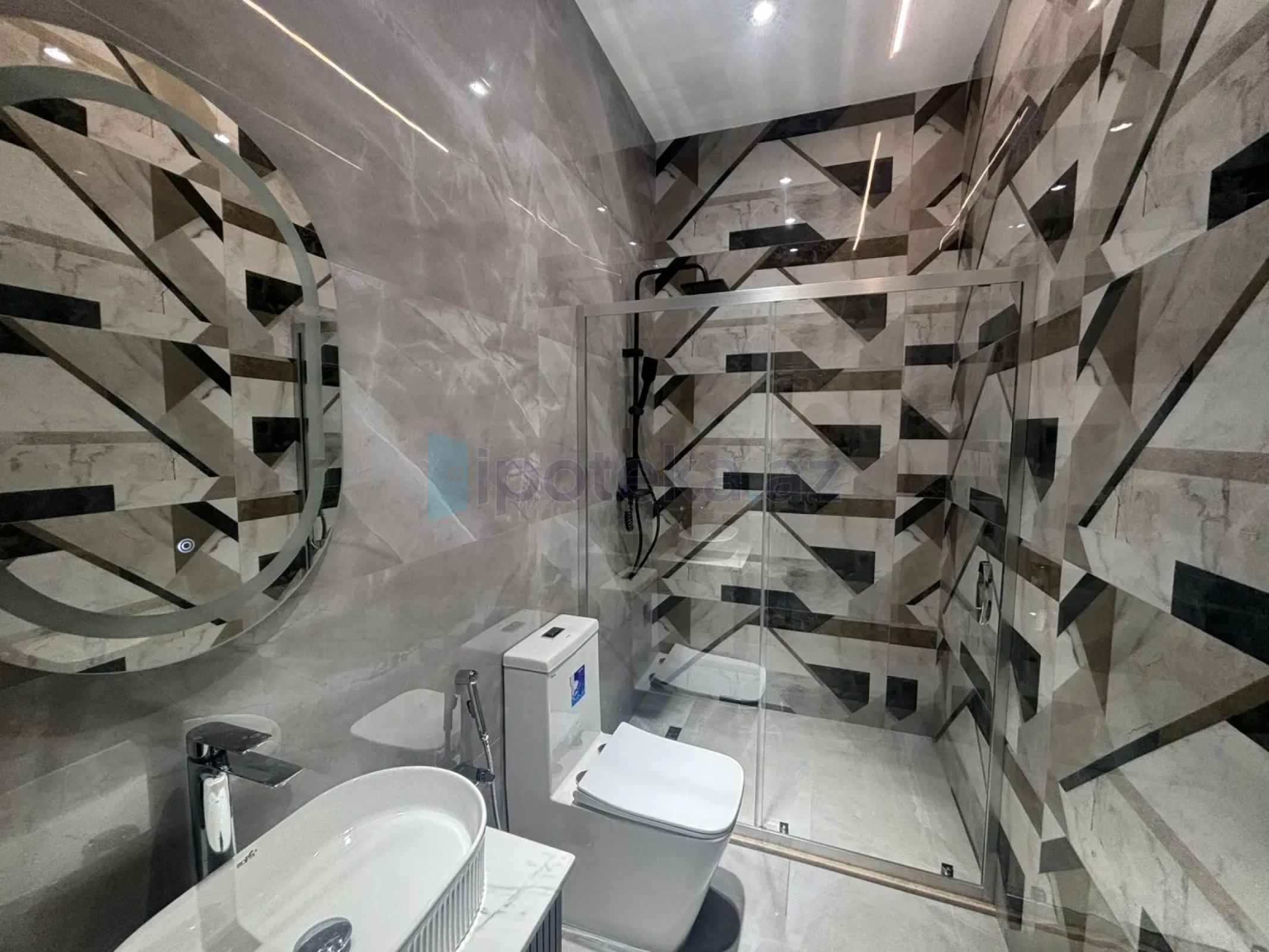 Satılır 4 otaqlı mənzil 155 m²
