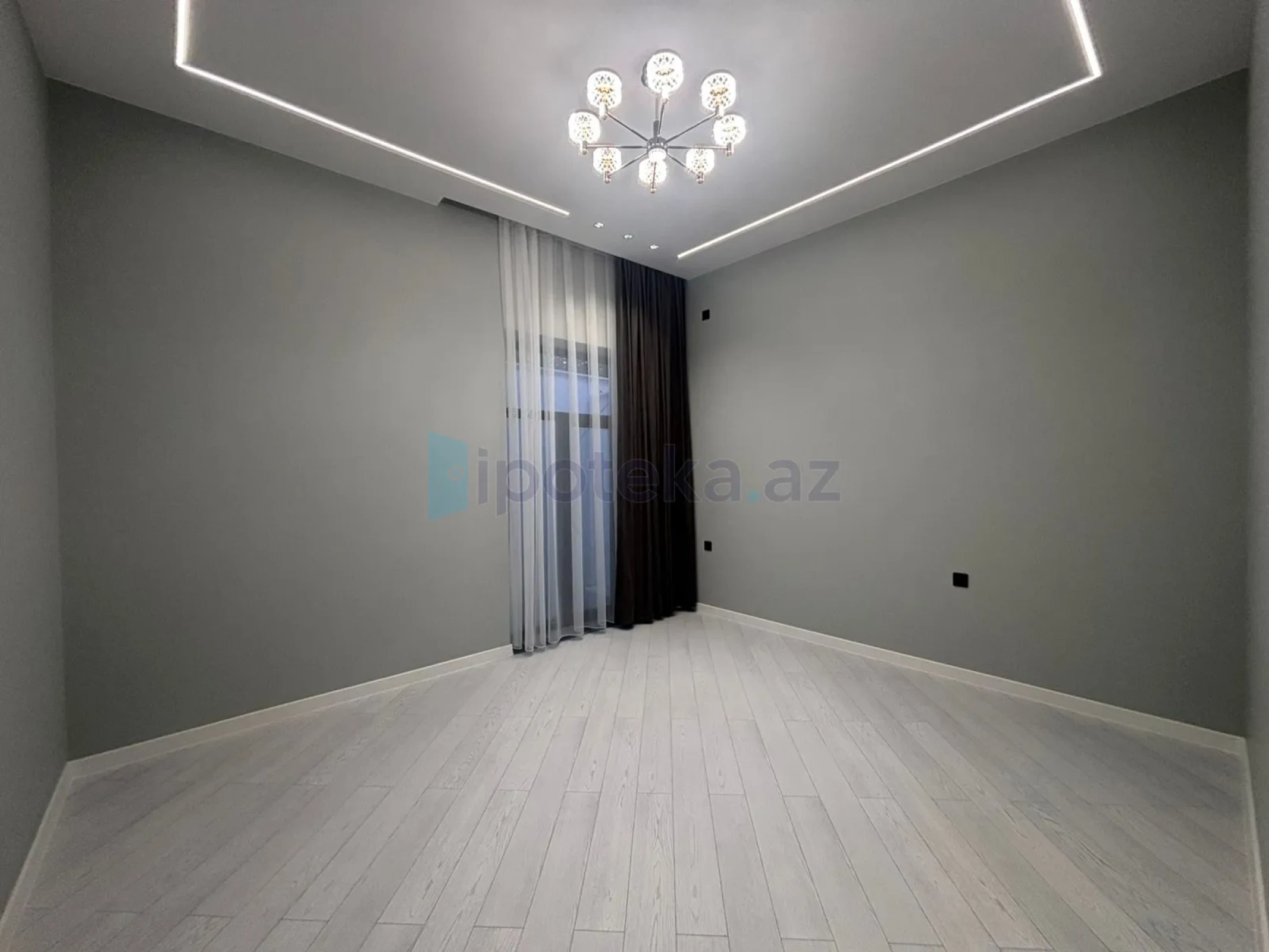 Satılır 4 otaqlı mənzil 155 m²