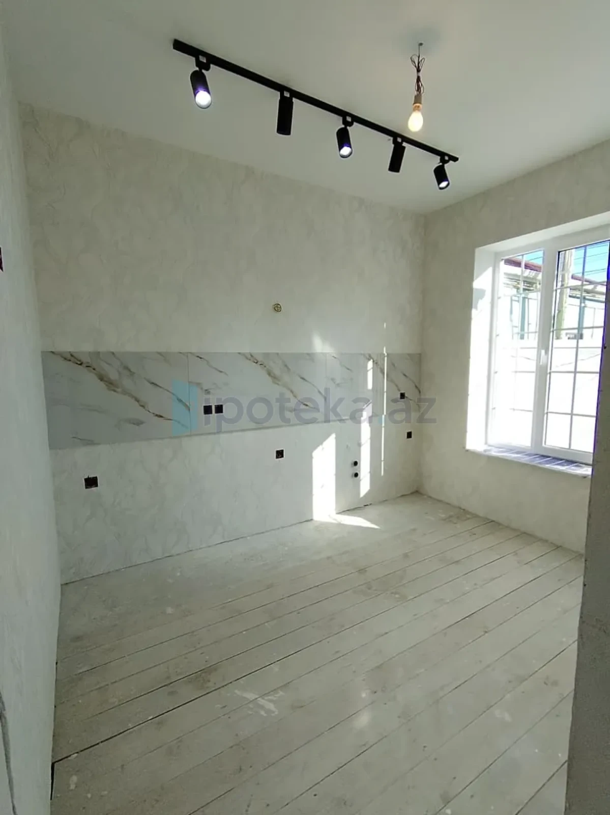 Satılır 4 otaqlı həyət evi 100 m²