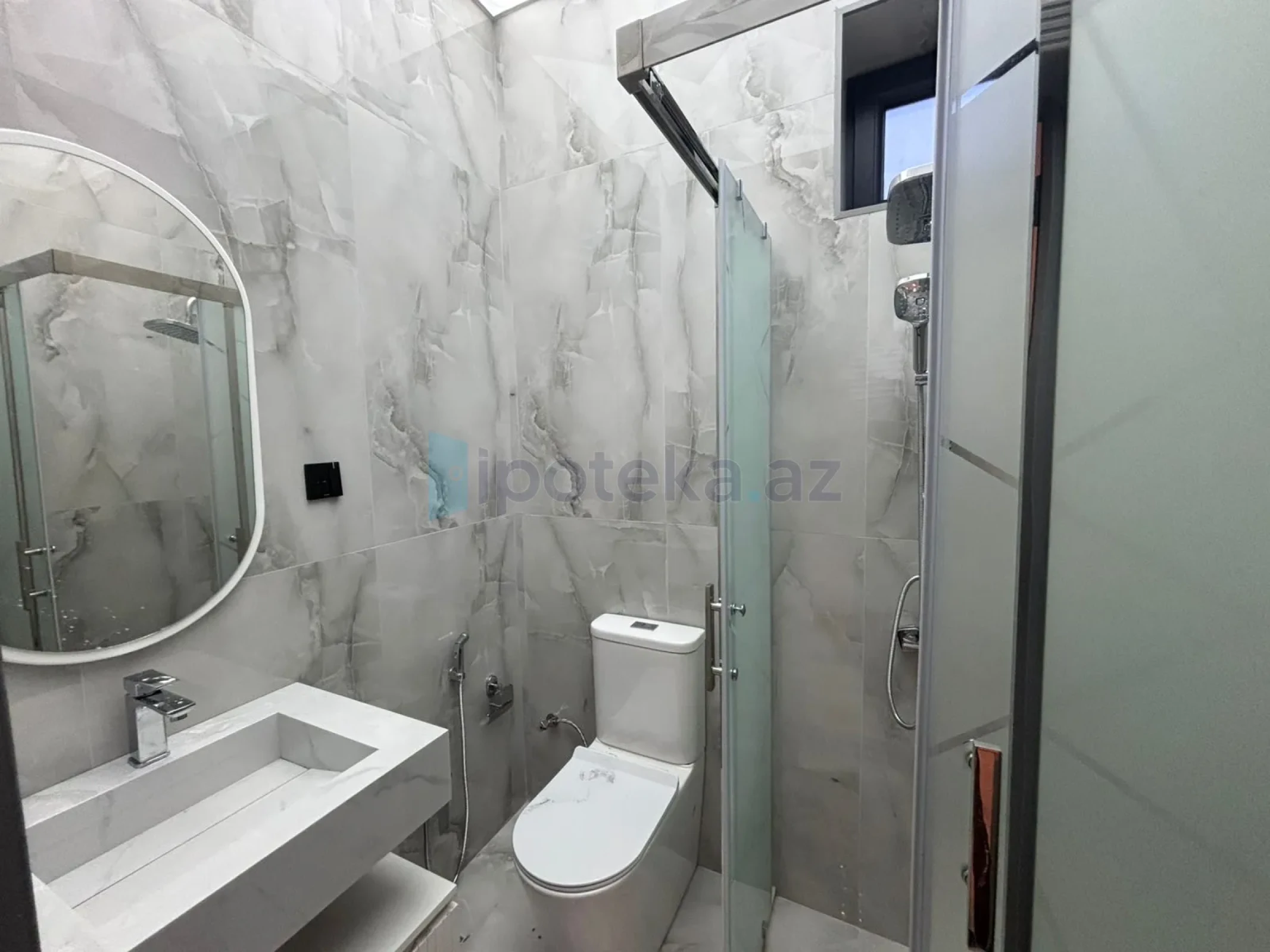 Satılır 4 otaqlı mənzil 200 m²