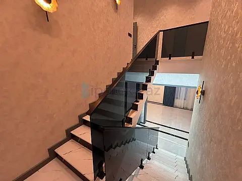 Satılır 4 otaqlı mənzil 200 m²