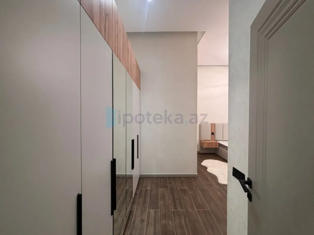 Satılır 4 otaqlı mənzil 165 m²