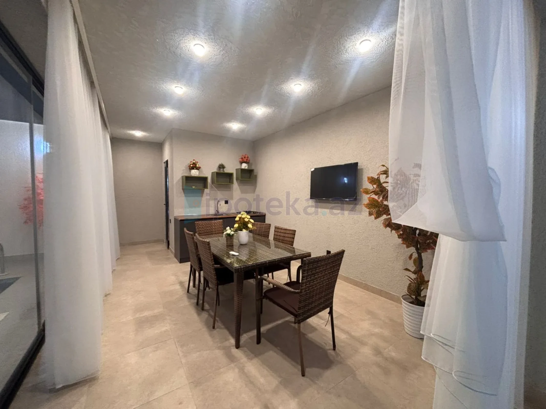 Satılır 4 otaqlı mənzil 165 m²