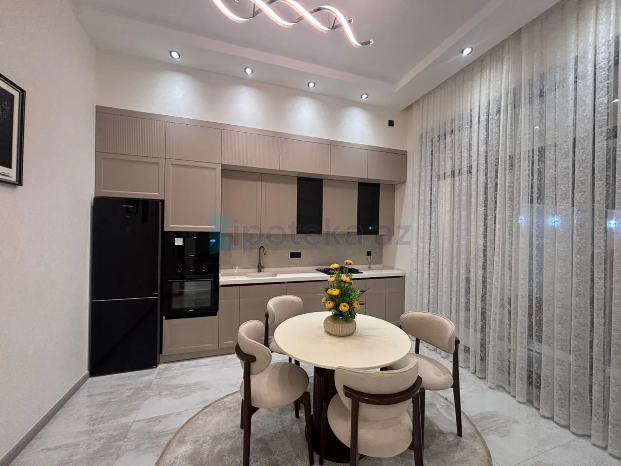 Satılır 4 otaqlı mənzil 165 m²