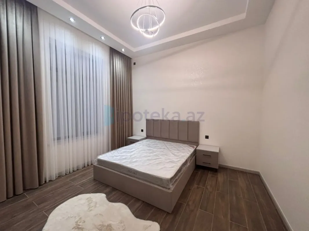 Satılır 4 otaqlı mənzil 165 m²