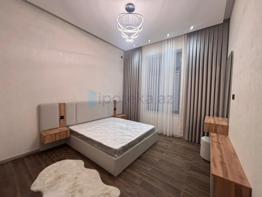 Satılır 4 otaqlı mənzil 165 m²