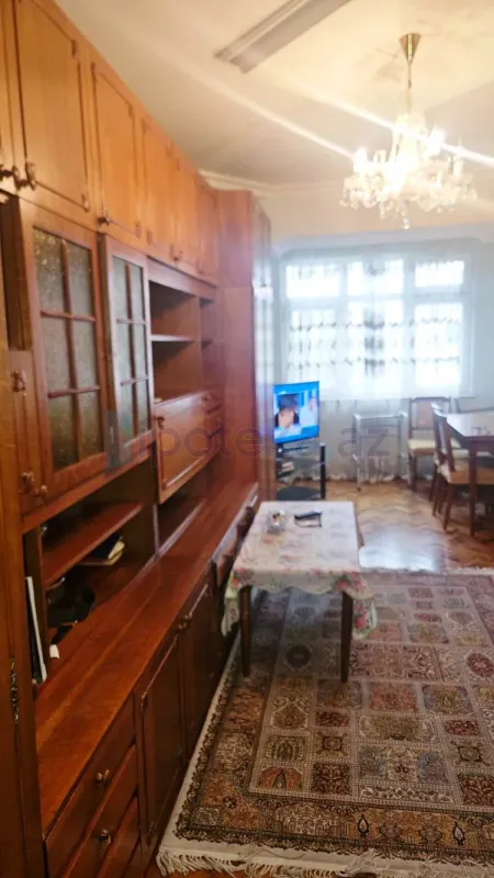 Satılır 2 otaqlı köhnə tikili 70 m²