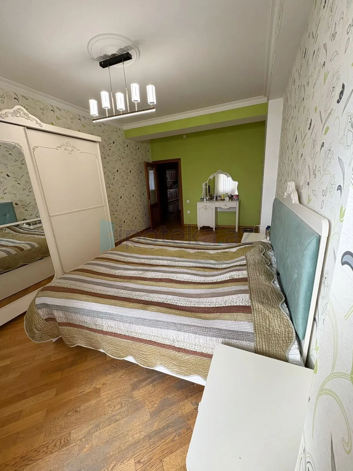 Satılır 3 otaqlı yeni tikili 120 m²