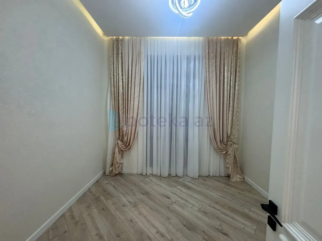 Satılır 4 otaqlı mənzil 185 m²