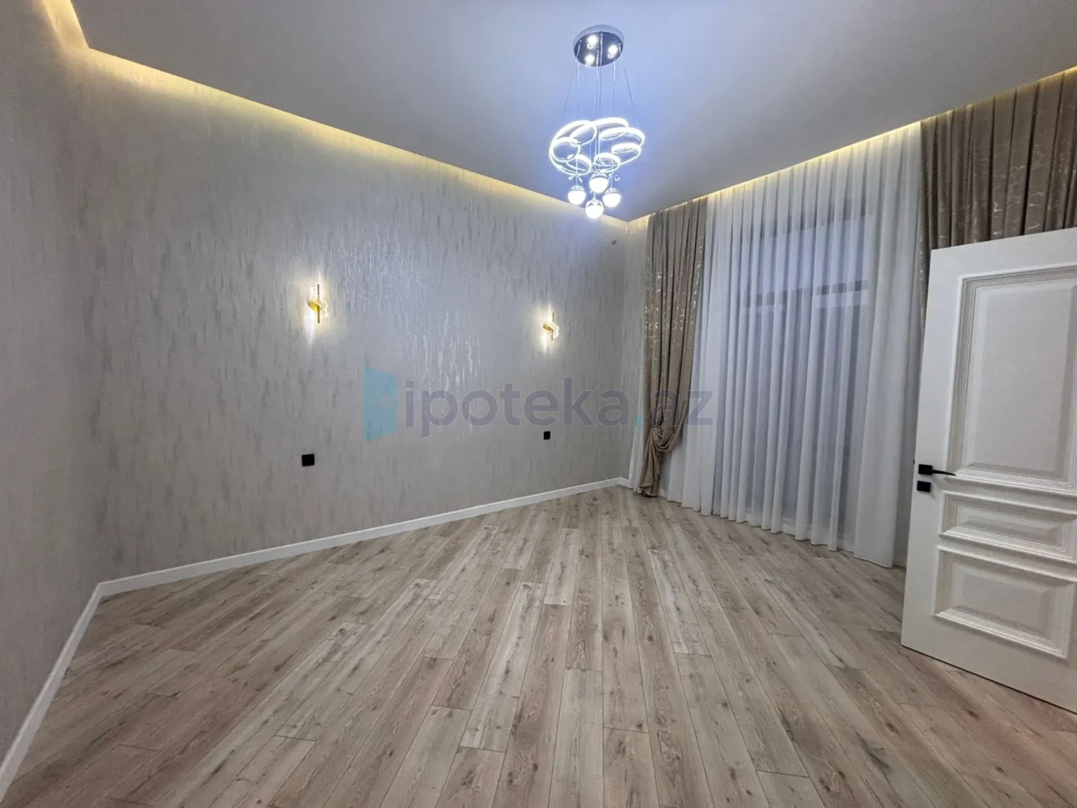 Satılır 4 otaqlı mənzil 185 m²