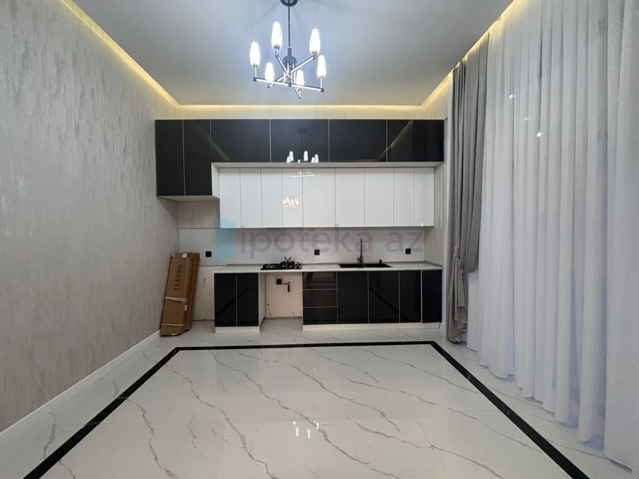 Satılır 4 otaqlı mənzil 195 m²