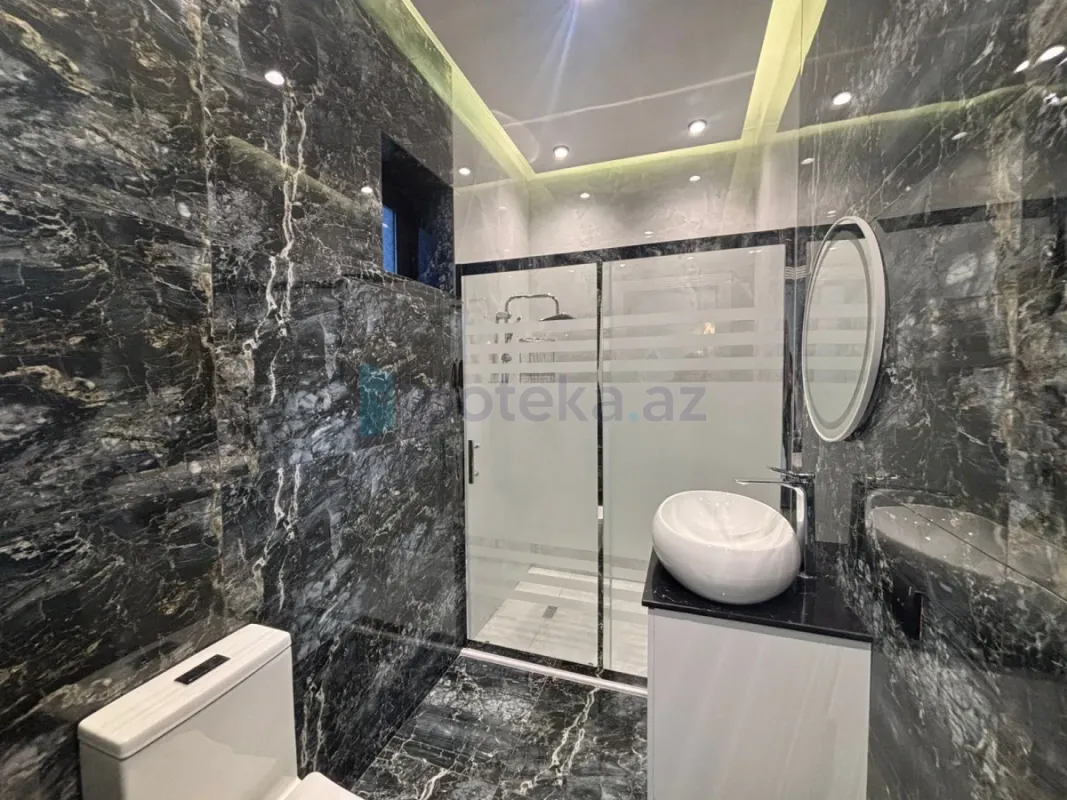 Satılır 4 otaqlı mənzil 195 m²