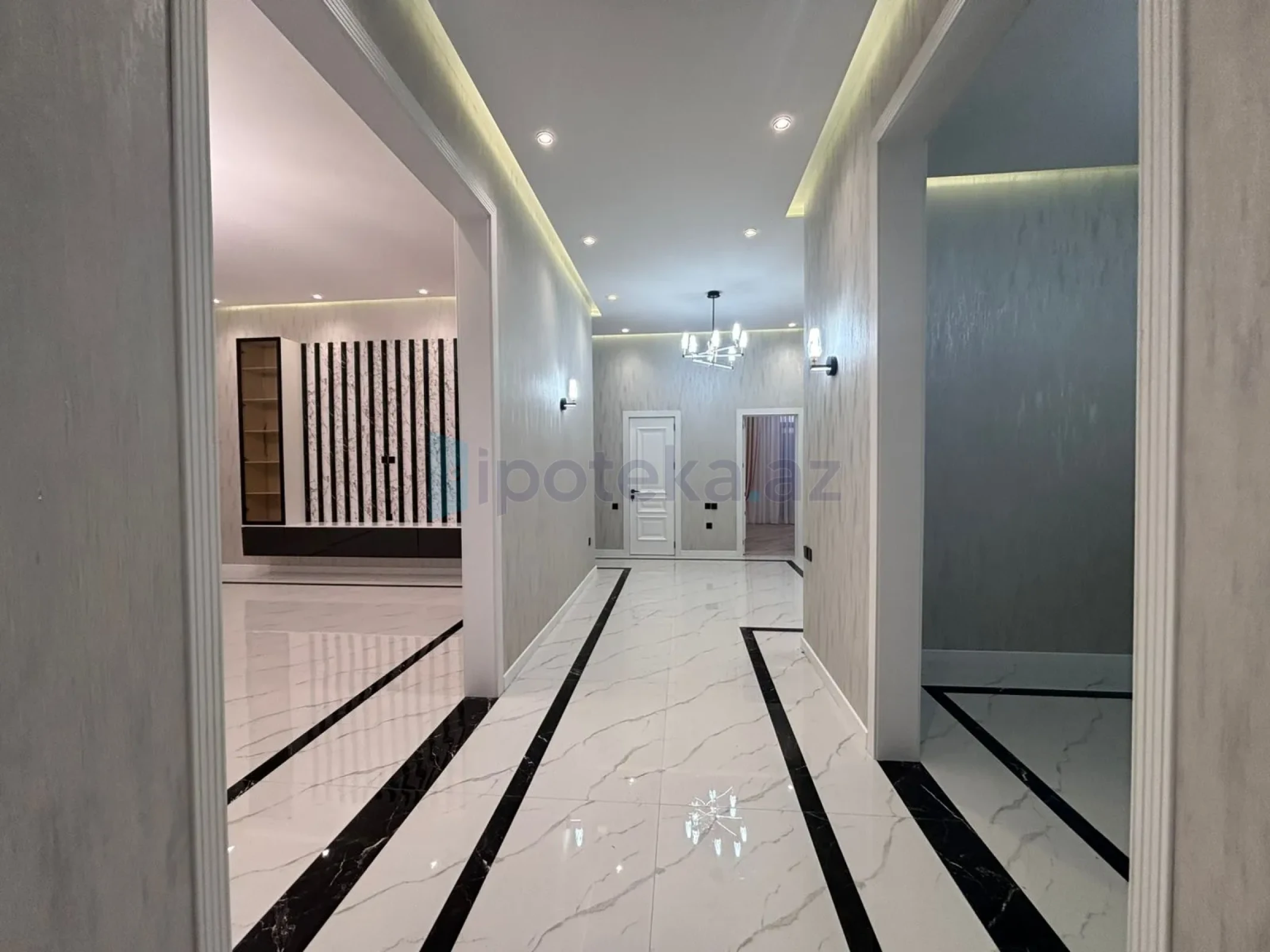 Satılır 4 otaqlı mənzil 195 m²