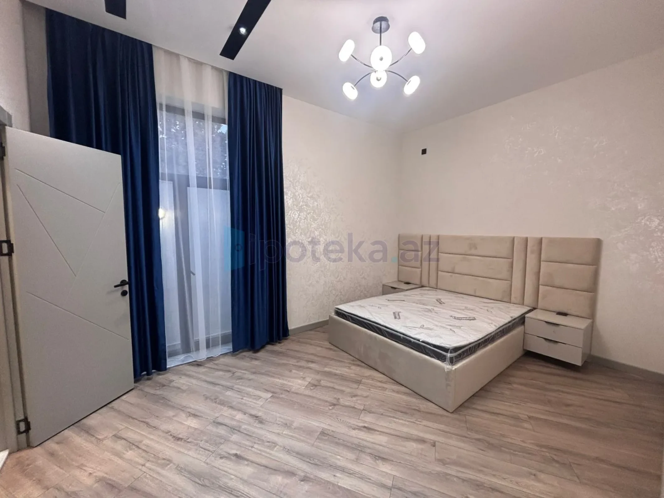 Satılır 4 otaqlı mənzil 140 m²
