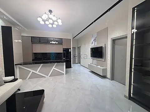 Satılır 4 otaqlı mənzil 140 m²