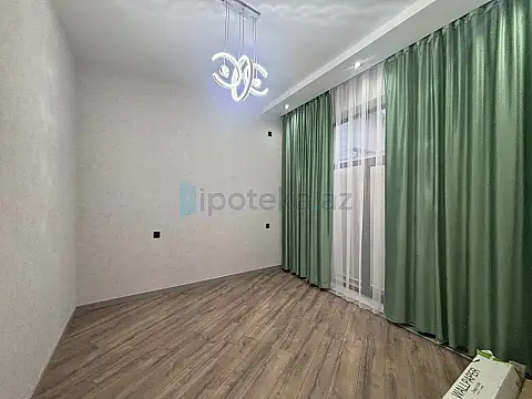 Satılır 4 otaqlı mənzil 140 m²