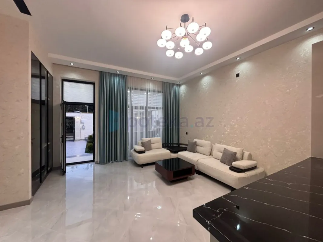 Satılır 4 otaqlı mənzil 140 m²