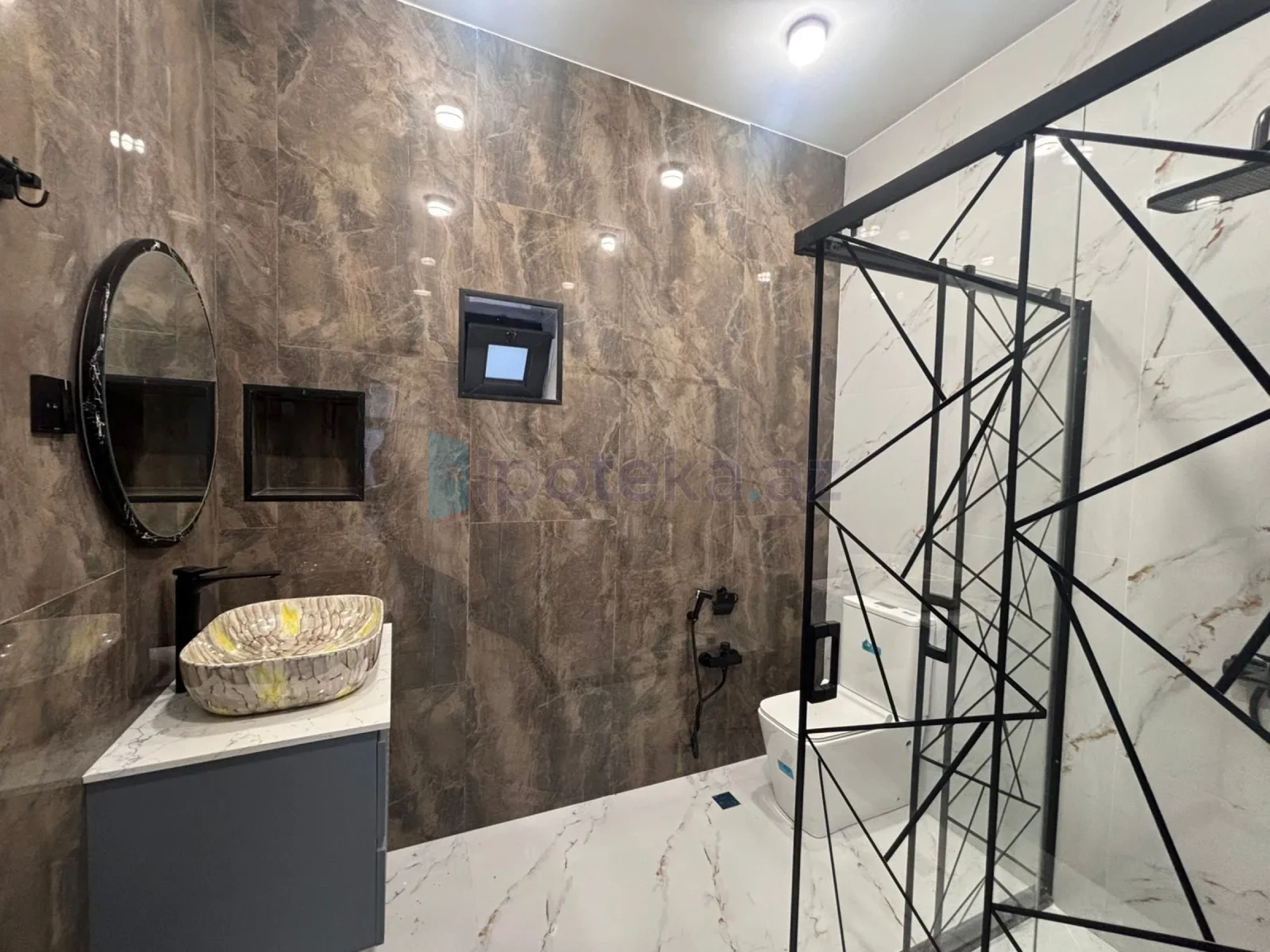 Satılır 4 otaqlı mənzil 140 m²