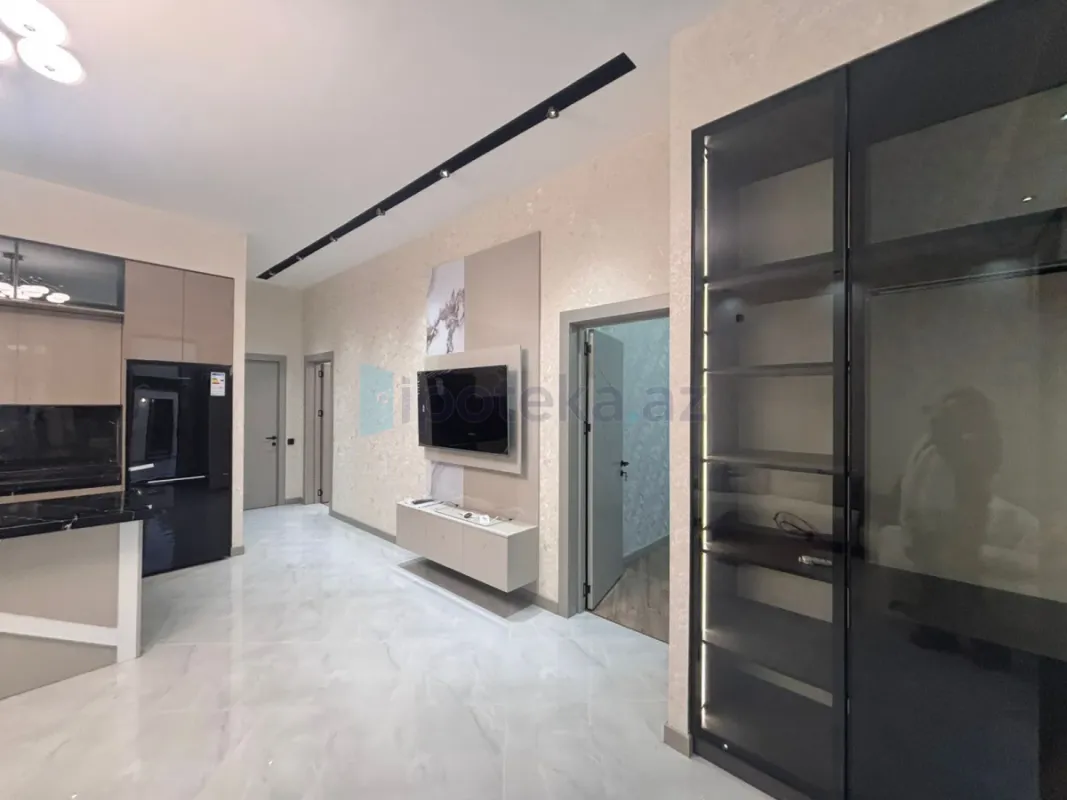 Satılır 4 otaqlı mənzil 140 m²