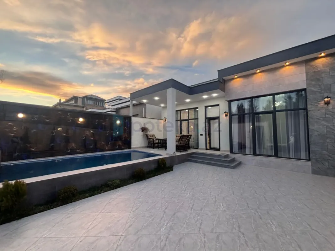 Satılır 4 otaqlı mənzil 140 m²