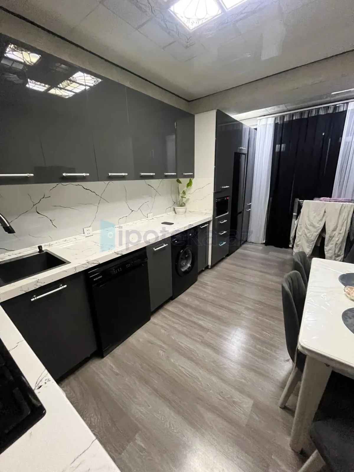 Satılır 3 otaqlı yeni tikili 85 m²