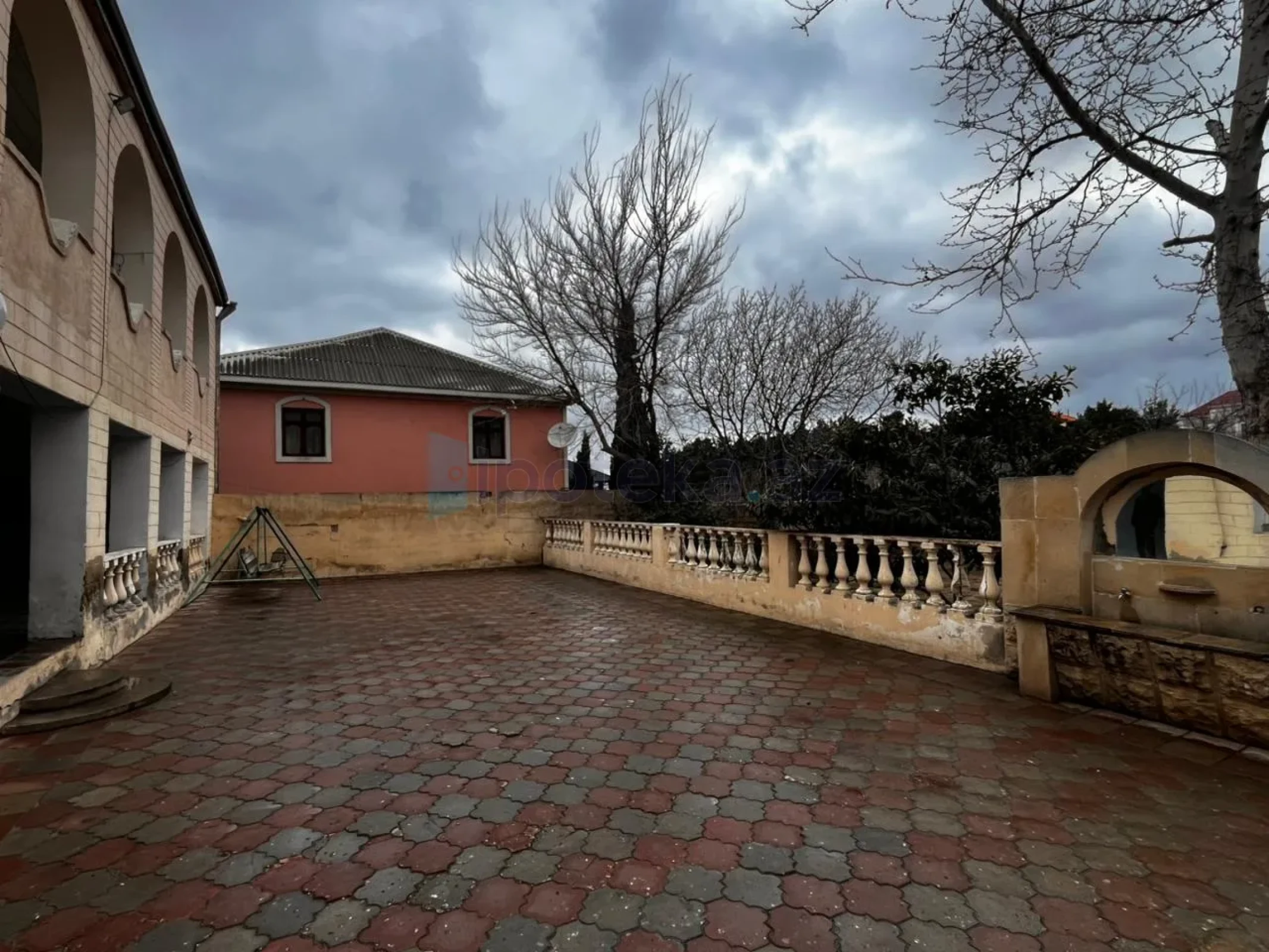 Satılır 4 otaqlı həyət evi 200 m²