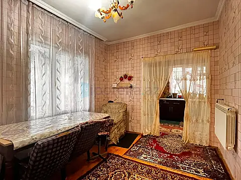 Satılır 4 otaqlı həyət evi 200 m²