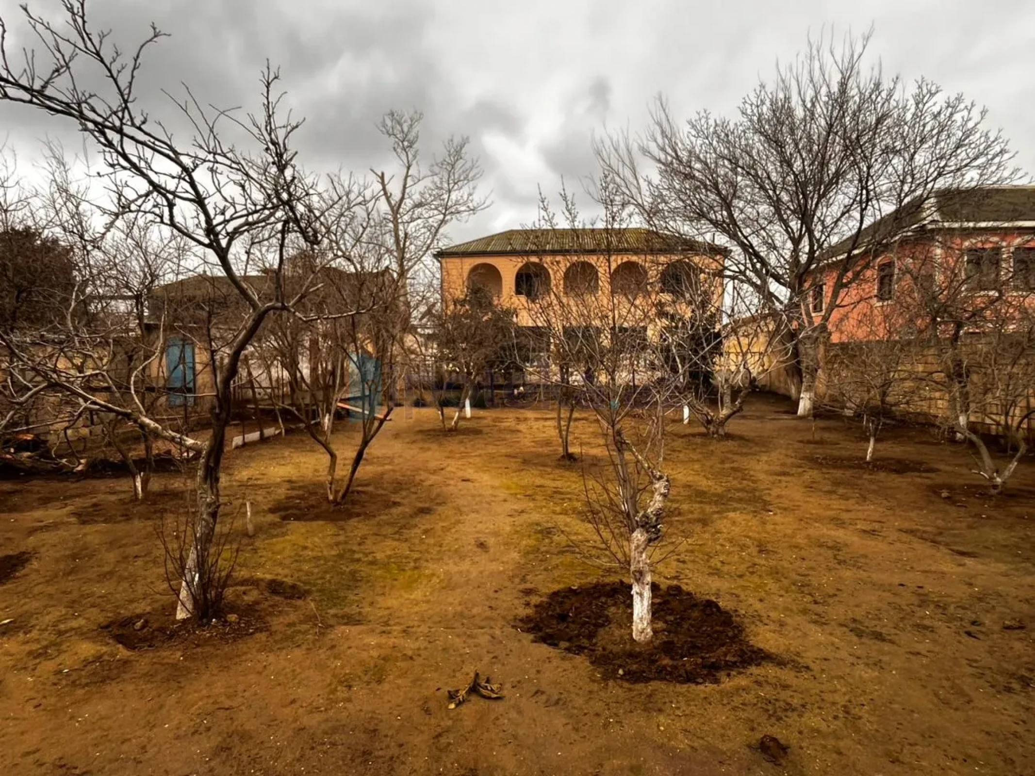 Satılır 4 otaqlı həyət evi 200 m²