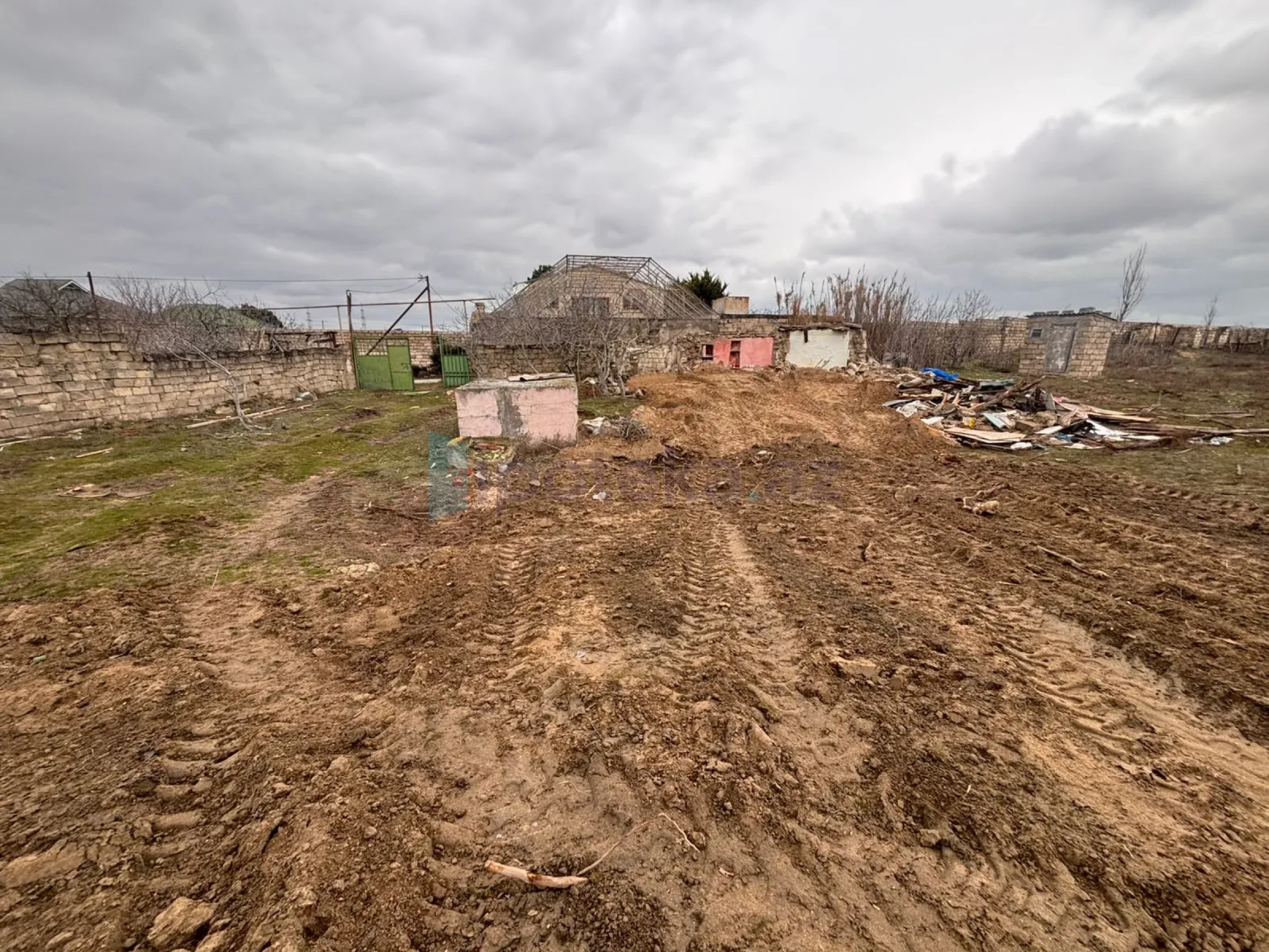 Satılır torpaq sahəsi 24 m²