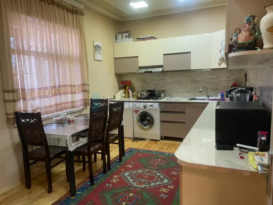 Satılır 7 otaqlı həyət evi 200 m²
