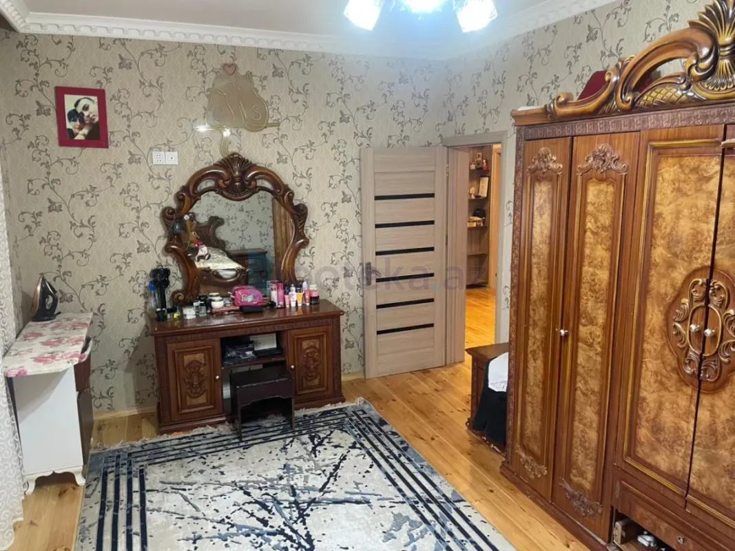 Satılır 7 otaqlı həyət evi 200 m²