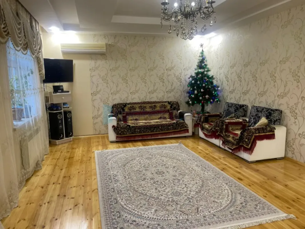 Satılır 7 otaqlı həyət evi 200 m²