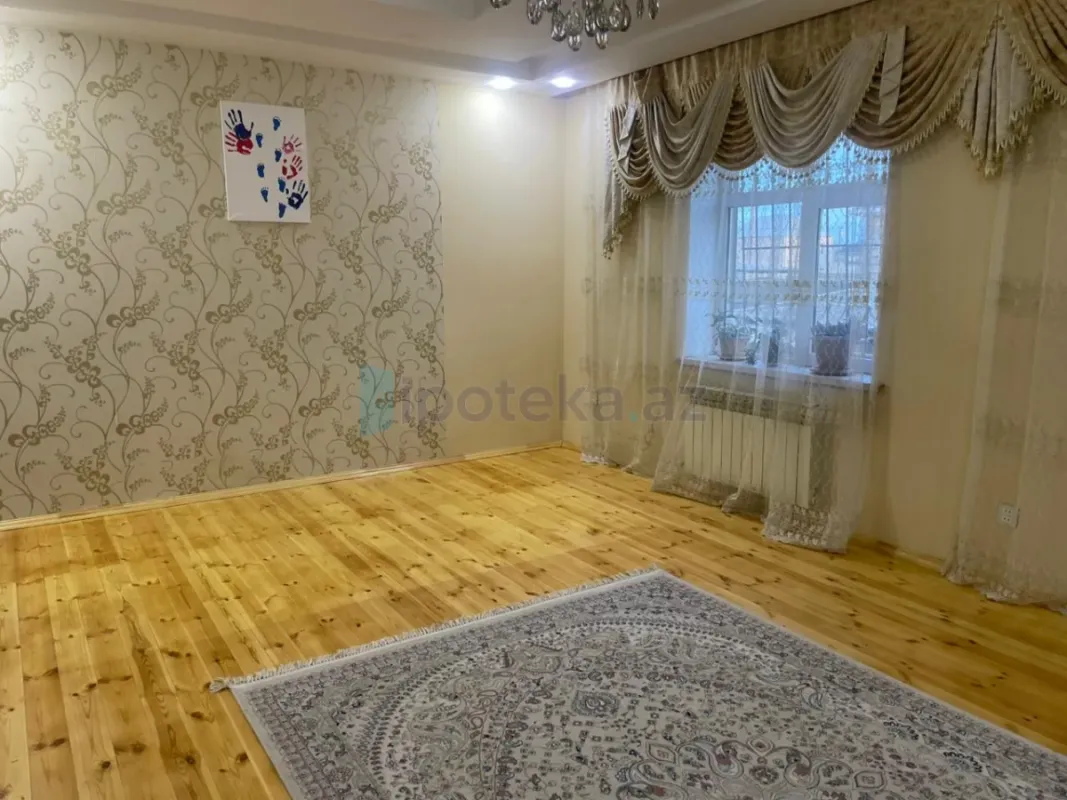 Satılır 7 otaqlı həyət evi 200 m²
