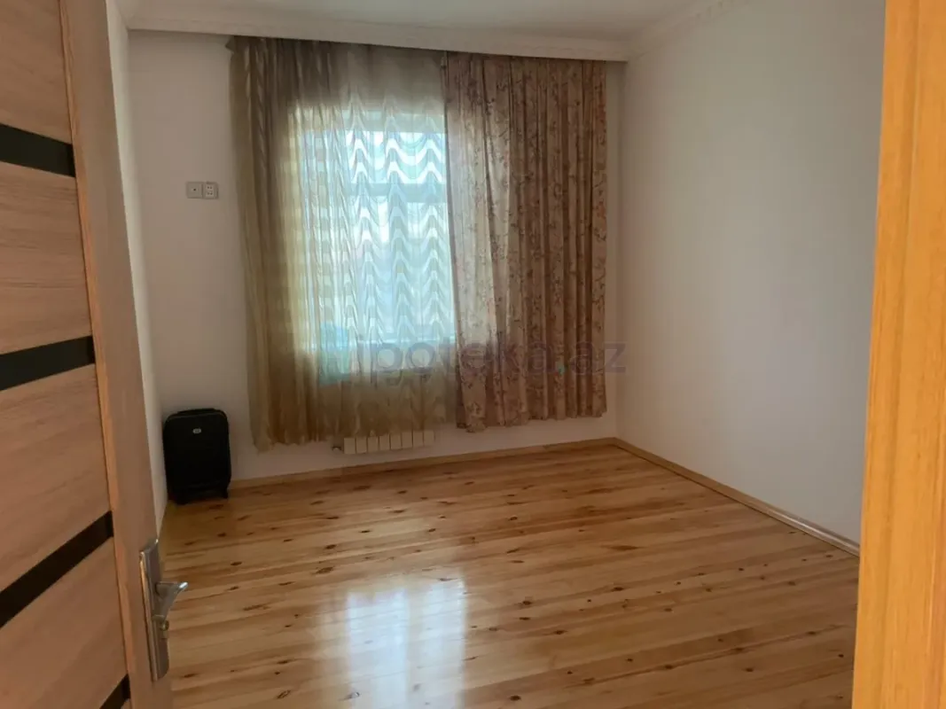 Satılır 7 otaqlı həyət evi 200 m²