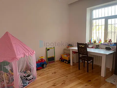 Satılır 7 otaqlı həyət evi 200 m²