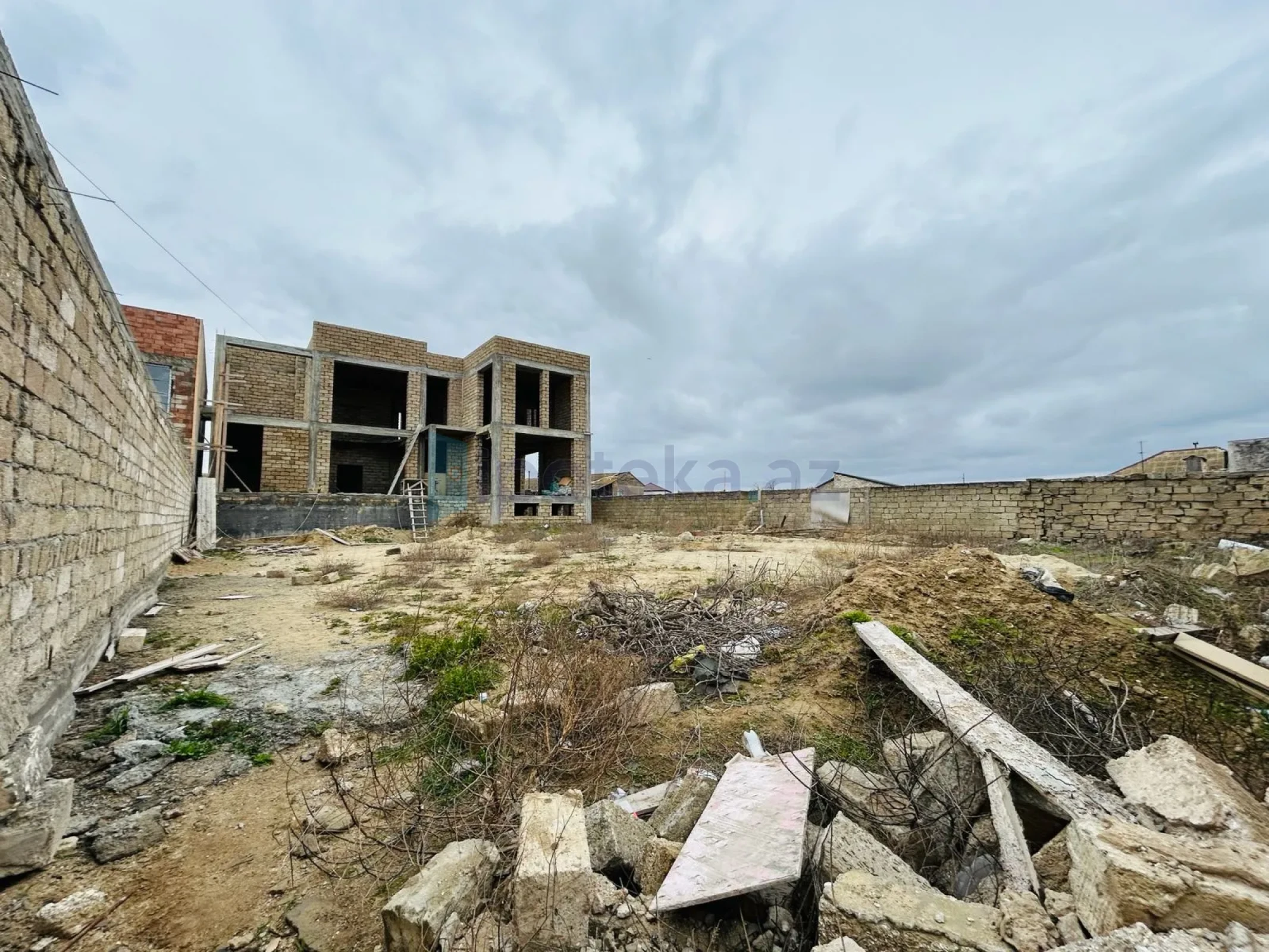 Satılır 8 otaqlı mənzil 600 m²