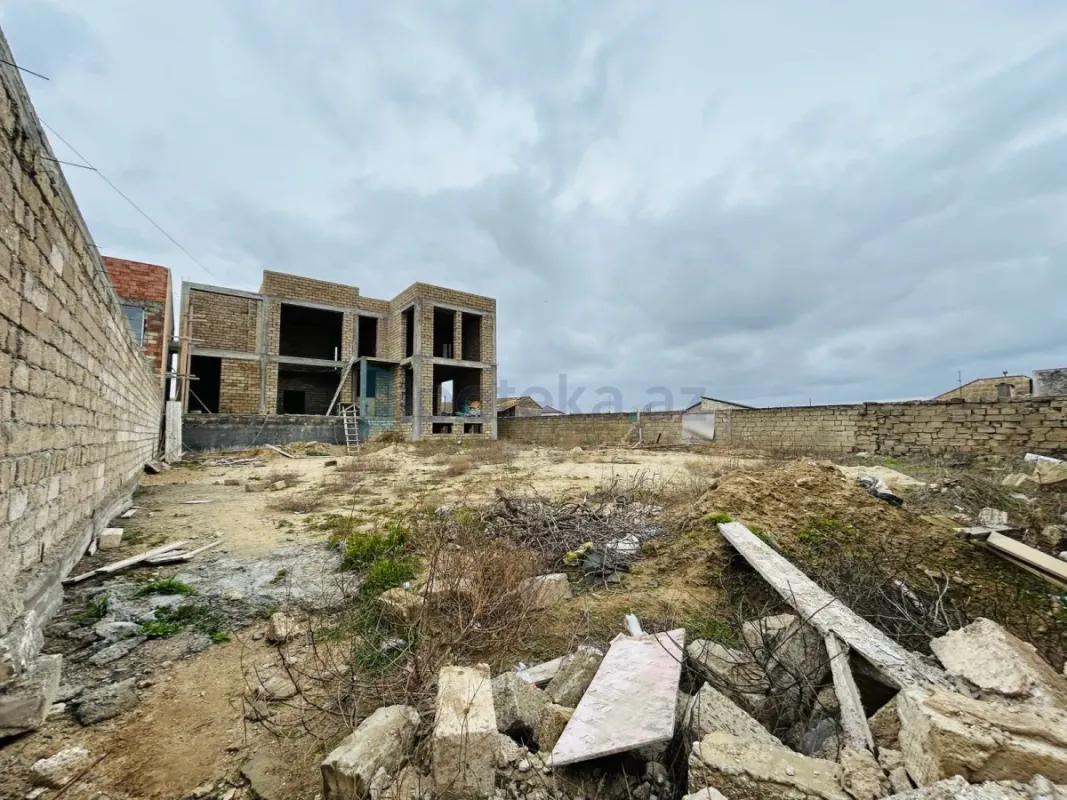 Satılır 8 otaqlı mənzil 600 m²